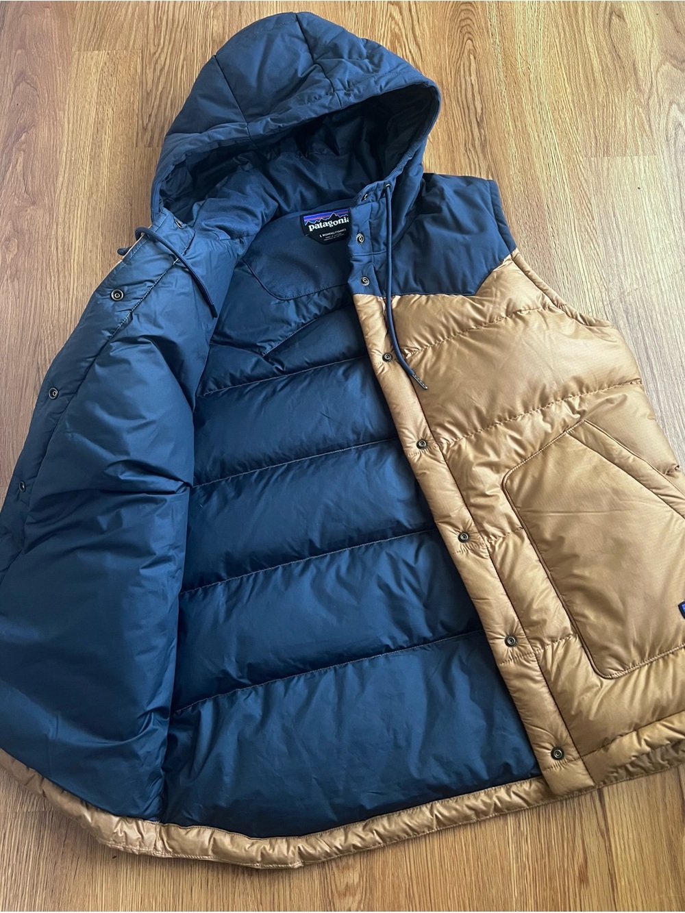 Patagonia down puffer vest jacket bivy navy blue and tan Womens Large EUC - Picture 3 of 6